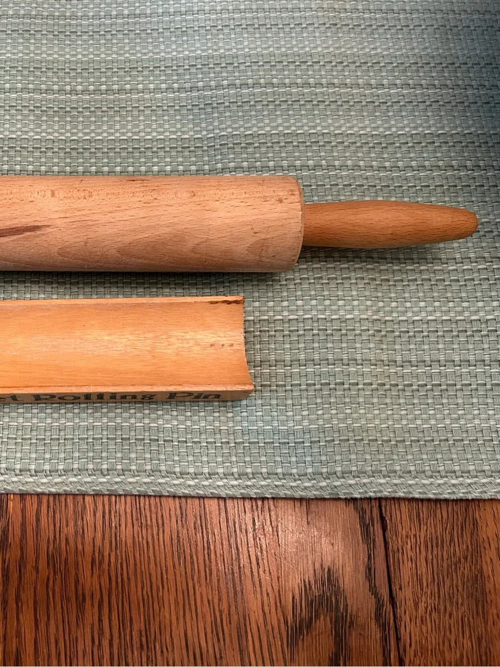 Never used natural wood rolling pin and stand, which says ‘gourmet rolling pin’